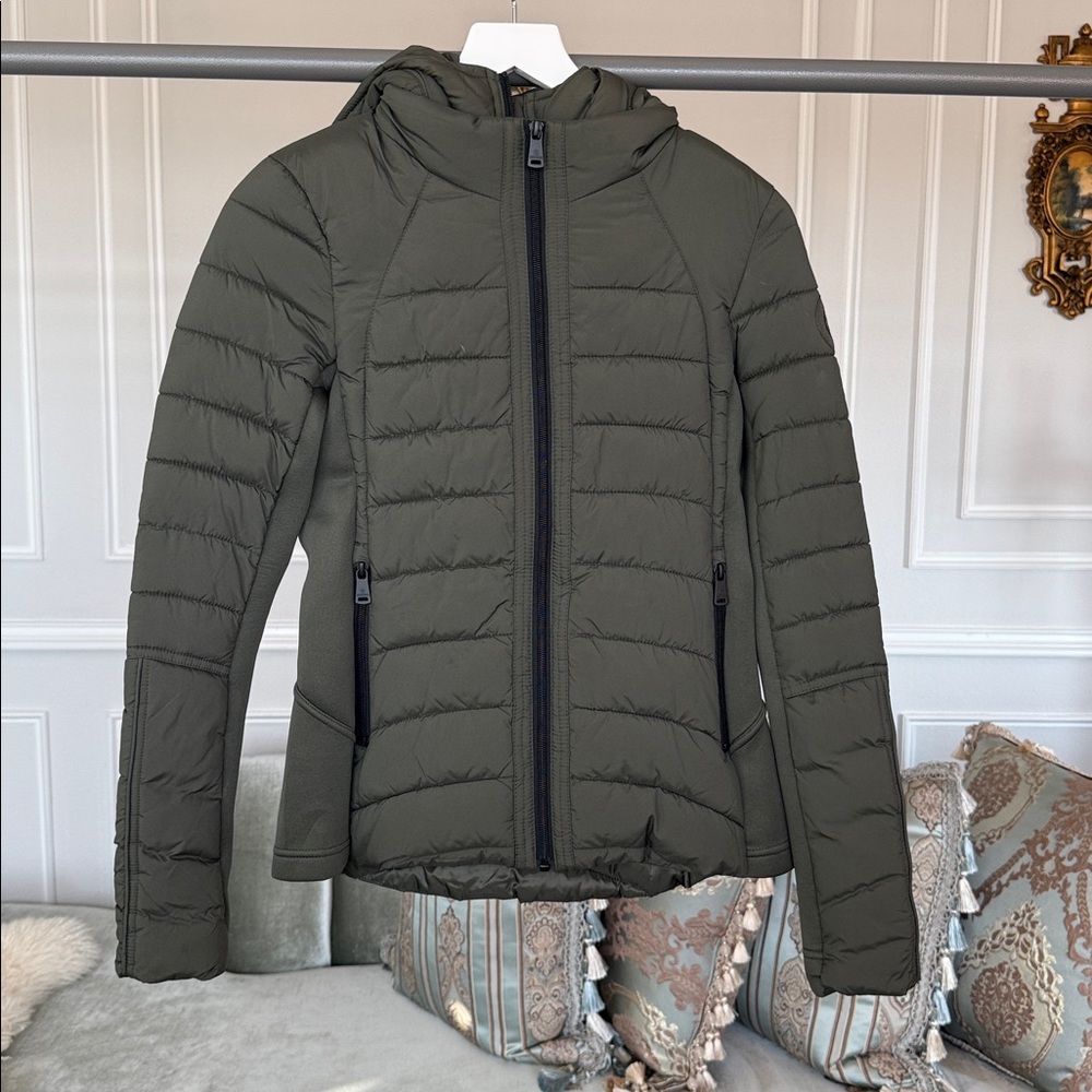 Bernardo Olive Quilted Lightweight Puffer Jacket. As new - Picture 11 of 14